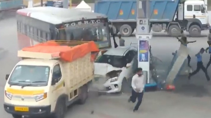 TGSRTC Bus crashes into petrol bunk after losing control major accident averted
