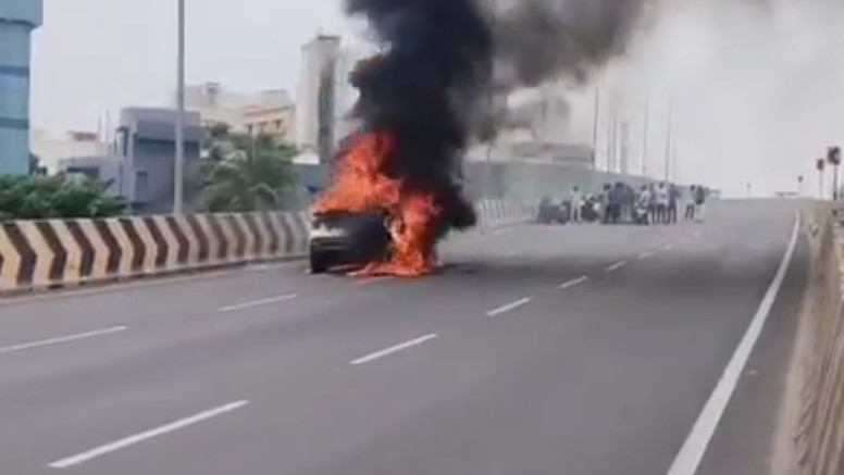 Car burnt on Vijayawada Benz Circle new flyover