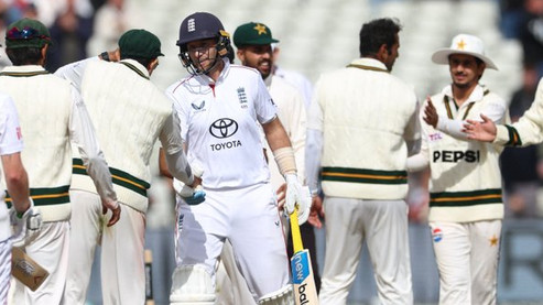 England whitewashes Pakistan at home for the first time