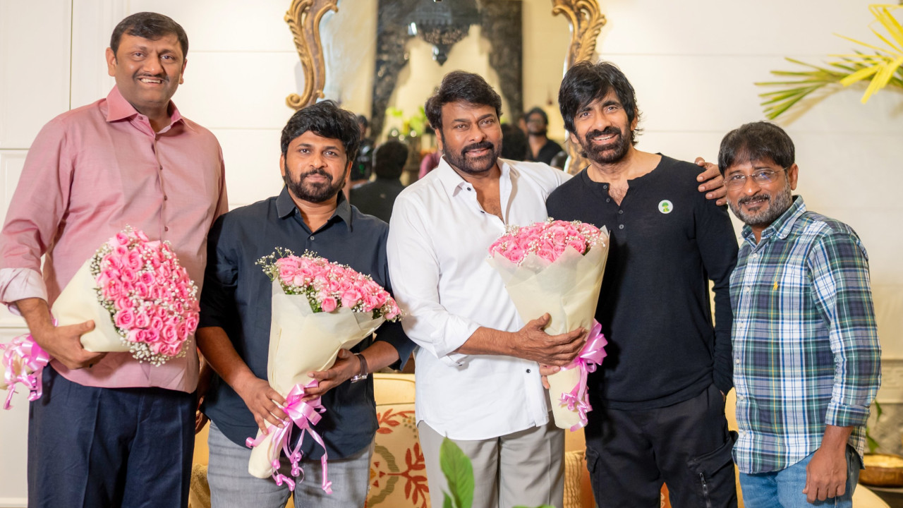 Chiranjeevi hosts Irumudi team at his residence photos inside