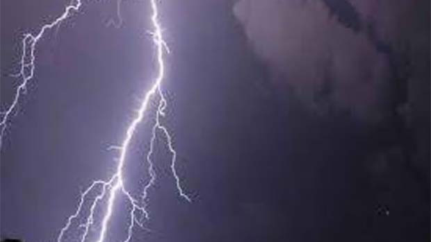 Hearts stopped by the sound of lightning Two women died in Palnadu