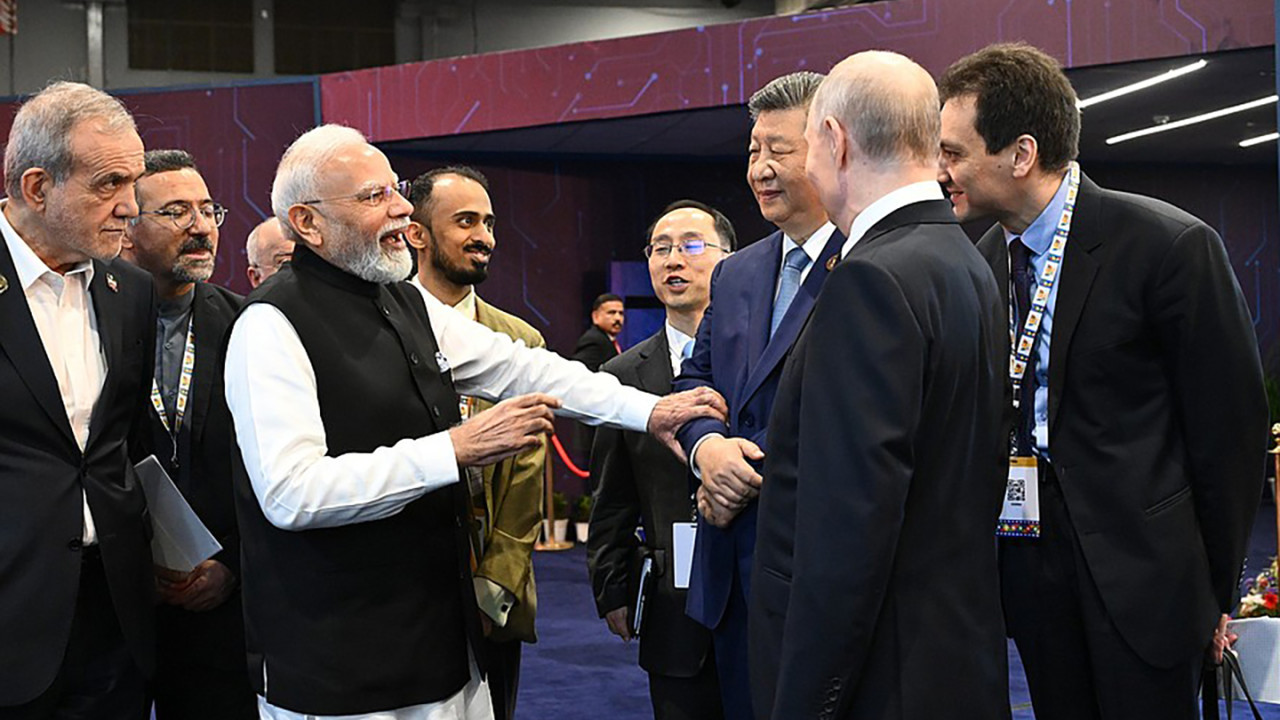 Putin attends Modi dinner as Chinese President stays away