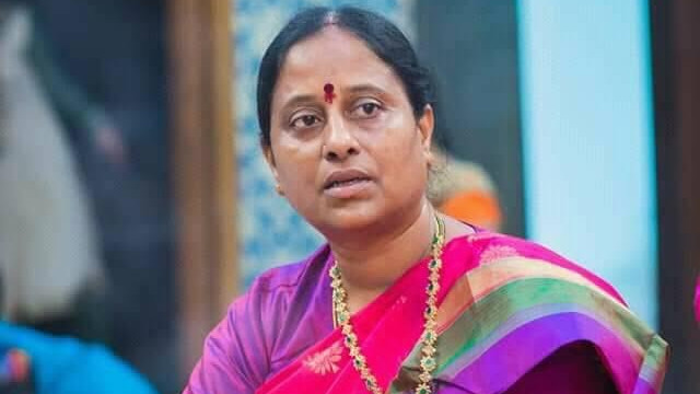Konda Surekha clarifies she is not sad about losing minister post but the lack of explanation