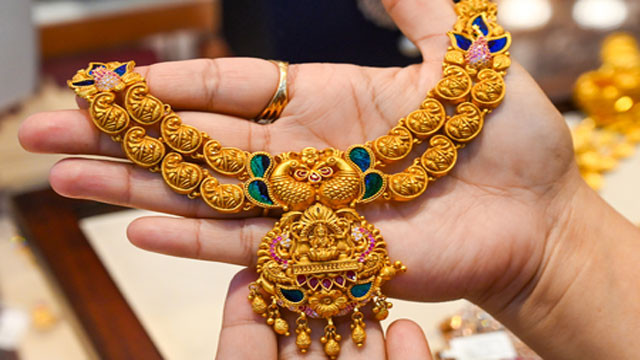 Gold Prices Fall Due To Double Effect Of Global Factors