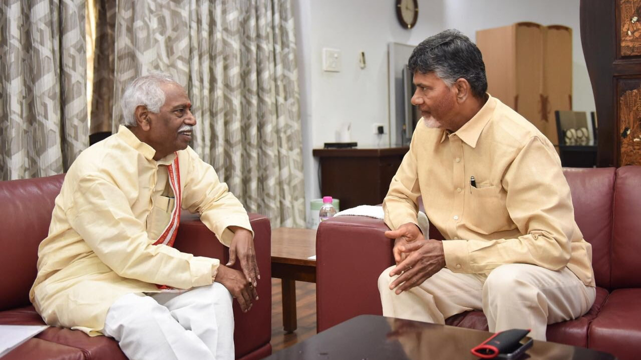 Bandaru Dattatreya meets and invites Chandrababu Naidu to Alai Balai event