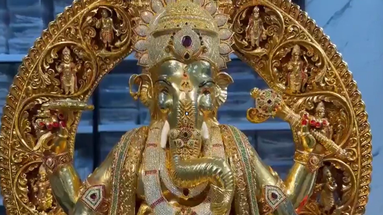 Ganesha with American Diamonds in Begampet