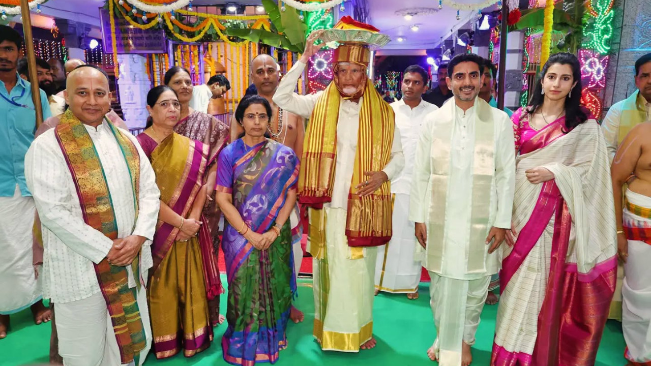 Chandrababu Naidu presents sacred clothes as Srivari Brahmotsavams begin with Dhwajarohanam