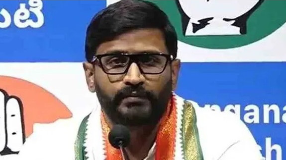 Balmuri Venkat counters KTR on Saifabad incident