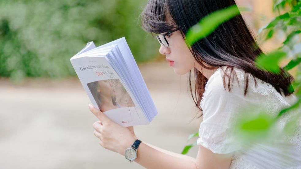 Singapore pays money for reading books in new super scheme