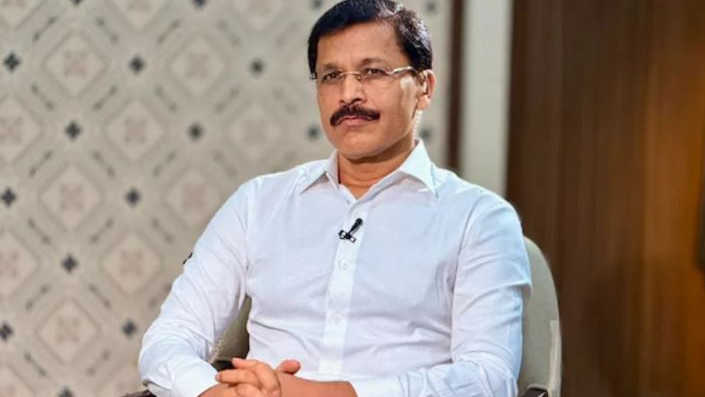 Tukaram Mundhe Exposes Shocking Hospital Bills Charging 325 Rupees for 11 Rupee Product