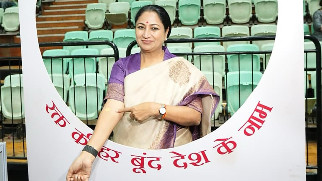 Rekha Gupta donates blood on PM Narendra Modi birthday