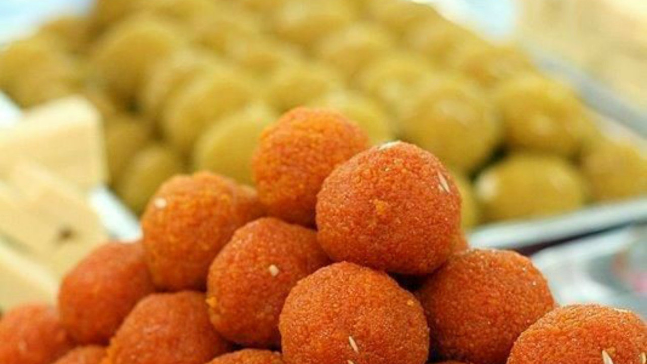 Balwantbhai Raghvani eats 28 laddus in 30 minutes to win Gujarat competition