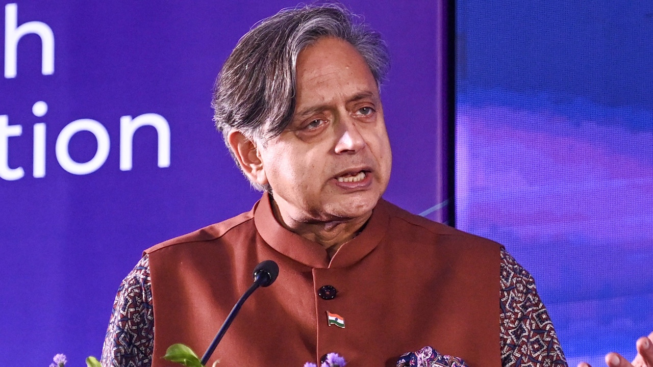 Shashi Tharoor English Mistake Netizens Spotted Immediately
