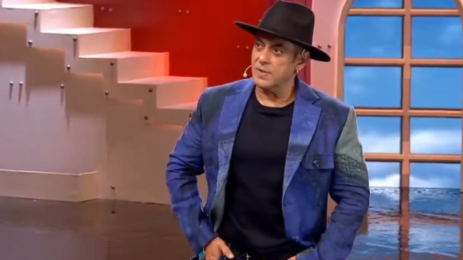 Salman Khan apologizes for heart pain prank