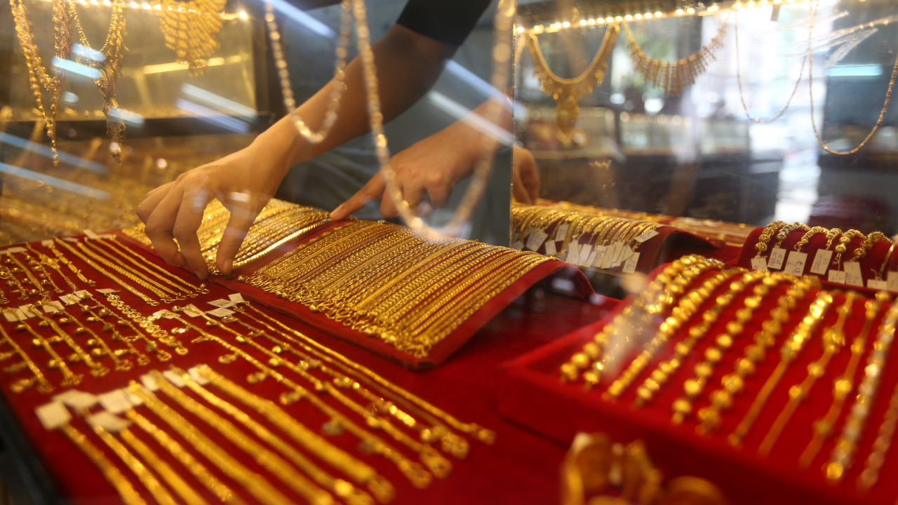 Huge theft in Begumpet 81 tolas gold and cash stolen