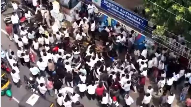 Chandrababu Naidu warns YSRCP over DSC teachers clash at Vijayawada SAAP office