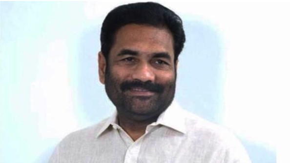 Kotamreddy performs dishti for portraits of Modi Chandrababu and Pawan