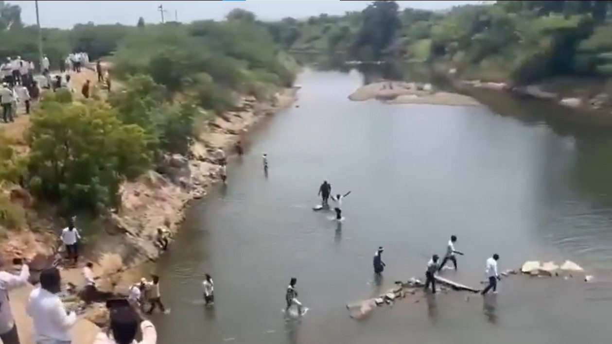 Telangana Ministers To Visit Bengaluru For Jurala Project Water