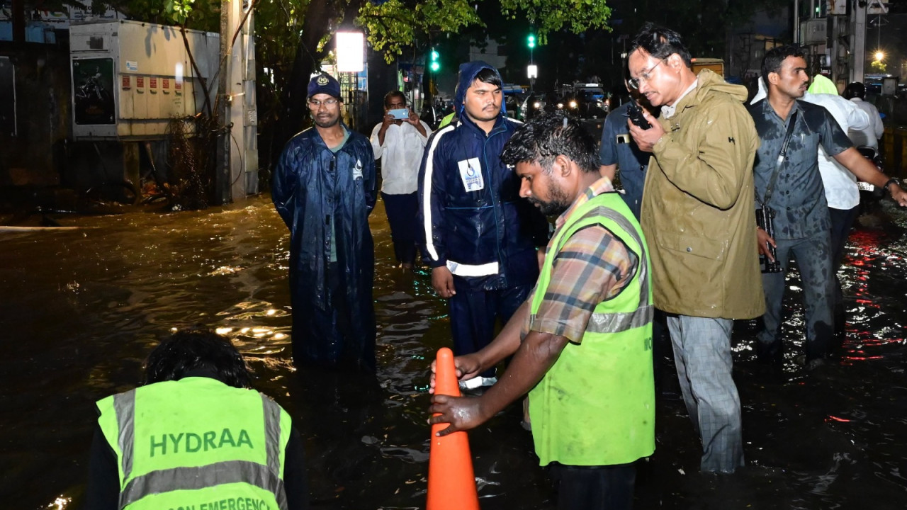 Heavy rain lashes Hyderabad, CM puts officials on alert