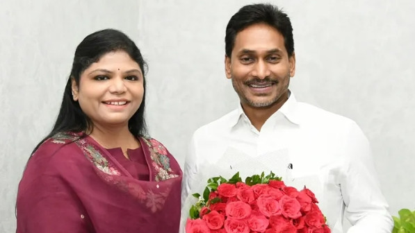 Botsa Anusha meets Jagan Mohan Reddy