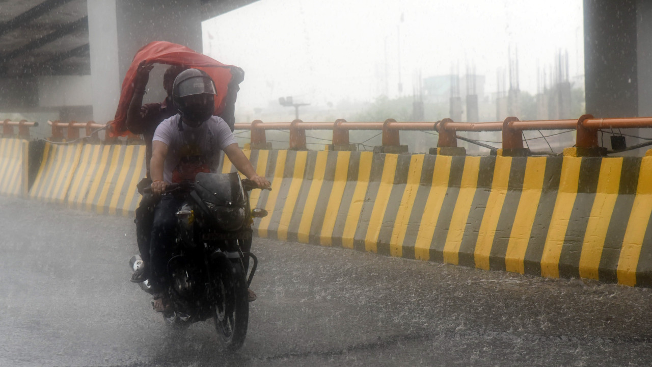 Severe depression to cross coast Red alert for Telangana