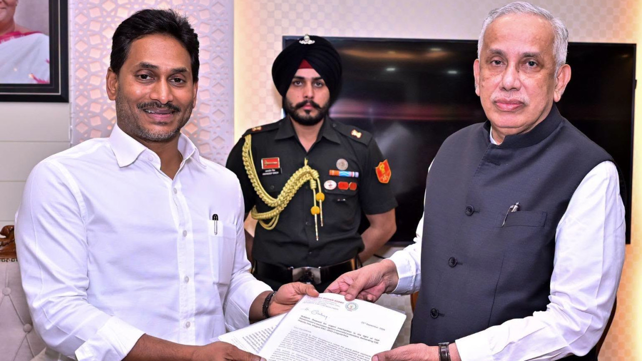 YS Jagan Mohan Reddy meets Governor and submits memorandum