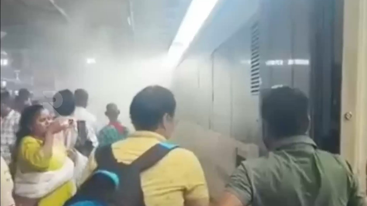 Vande Bharat Express fire and smoke train stopped at Vijayawada
