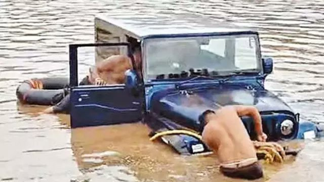 Dharmapuri Youths stuck in flooded pond after sleeping in jeep while drunk
