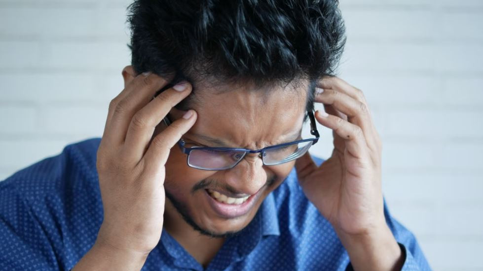 Headache causes and eye related symptoms to watch out for