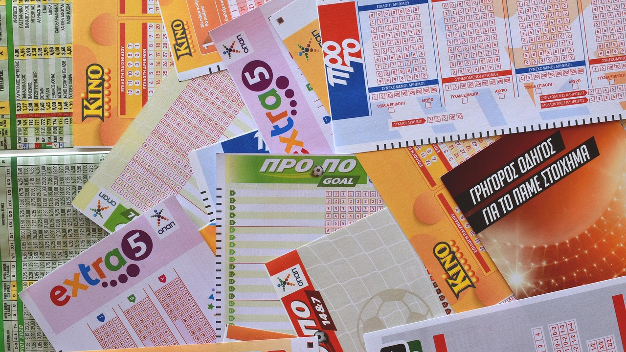 Virginia woman wins 19 crore lottery during lunch break and returns to work