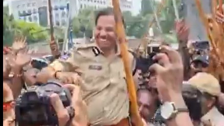 Ganesh Nimajjanam Success CP Sajjanar Dances with Police