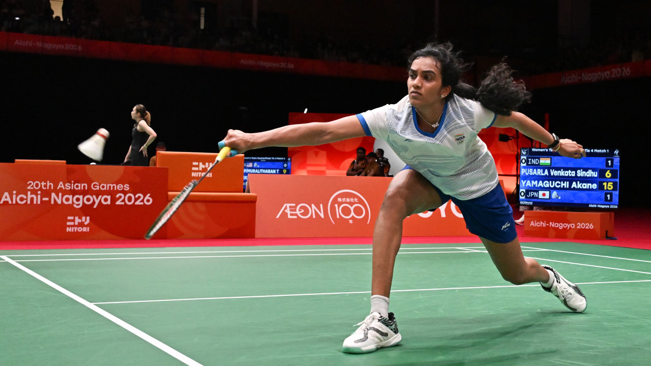Asian Games: Sindhu storms into quarterfinals with straight-game win over Miyazaki