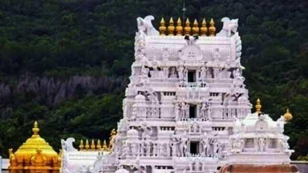 Tirumala temple crowded with devotees as queue complex reaches full capacity