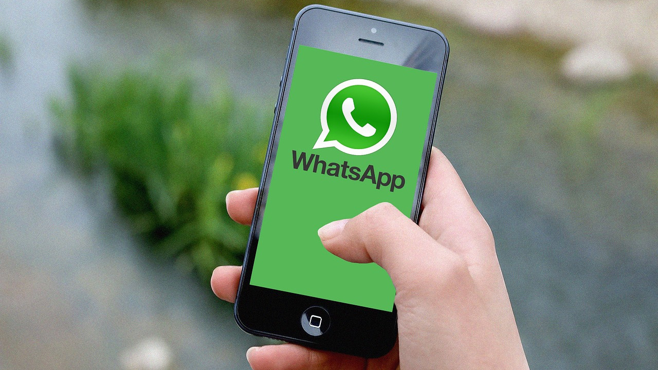 WhatsApp brand new look iPhone style design