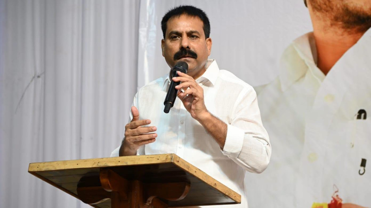 Cheating case registered against former YSRCP MLA Annabathuni Sivakumar