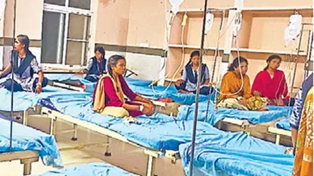 Lizard in Sambar 19 girl students hospitalized in Tuni