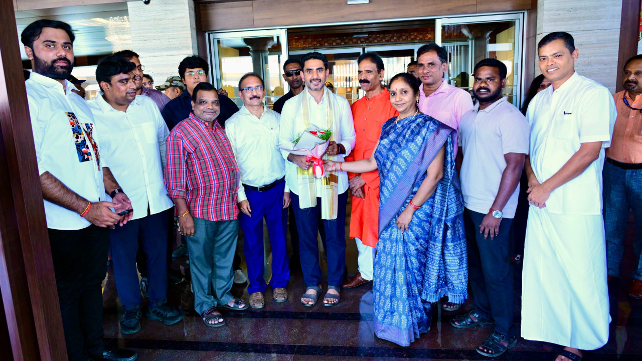 Telugu people give Nara Lokesh a warm welcome in Kochi