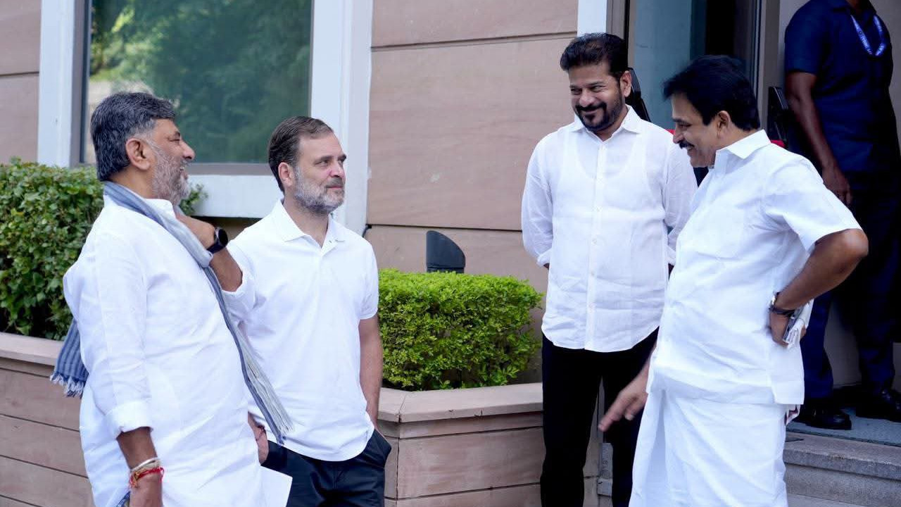 Revanth Reddy and DK Shivakumar chat with Rahul Gandhi before CWC meeting