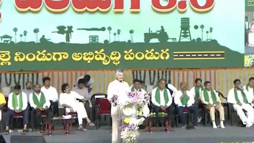 Chandrababu Naidu praises Pawan Kalyan for village development with movement spirit