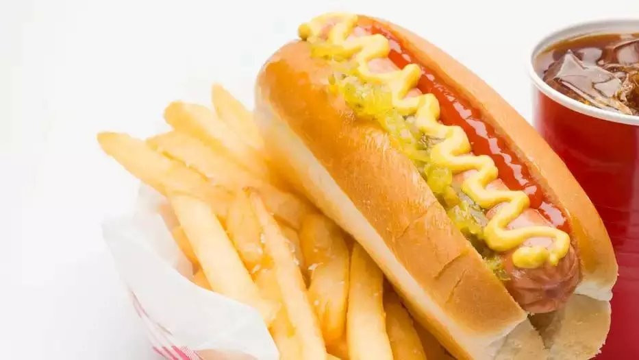 Fathers Bizarre Trick To Stop Daughter From Eating Junk Food Sparks Debate Over Parenting