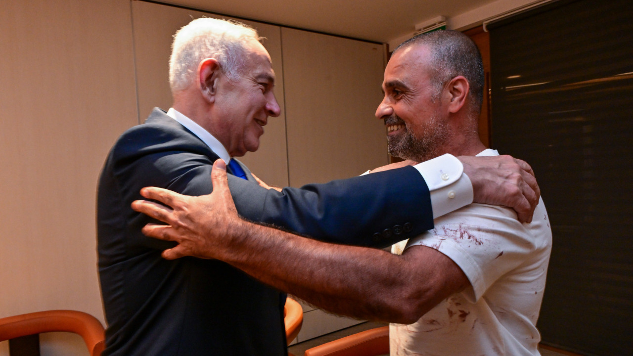 What happened on the FlyDubai flight and why Netanyahu congratulated the plumber