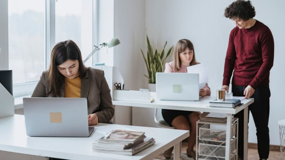 Office Etiquette Tips to Avoid 5 Mistakes for a Good Reputation