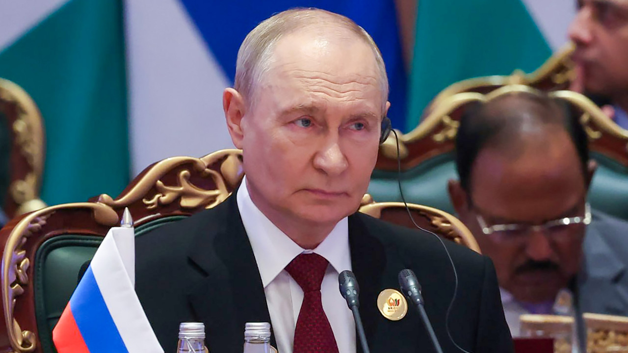 Vladimir Putin warns NATO of nuclear response if Kaliningrad is attacked