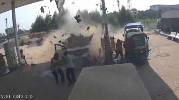 Huge CNG car explosion while refueling follow these 3 safety tips
