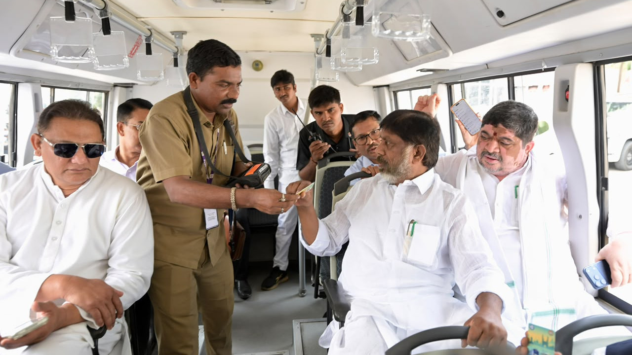 Telangana Ministers Travel by Purchasing RTC-Metro Common Pass