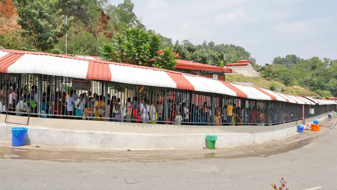 Tirumala Crowded with Devotees on Third Saturday of Peratasi Month