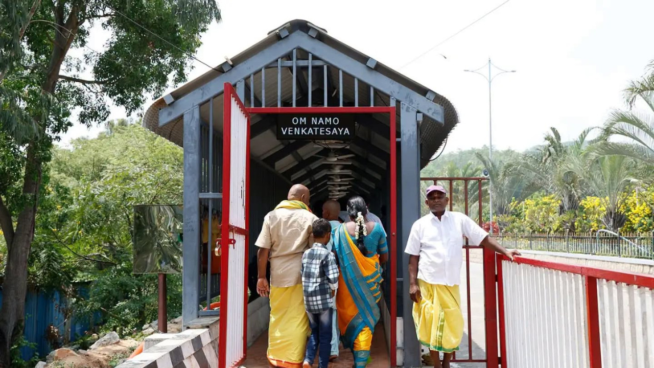 Devotees throng Tirumala for Srivari Darshan as queues reach Silathoranam