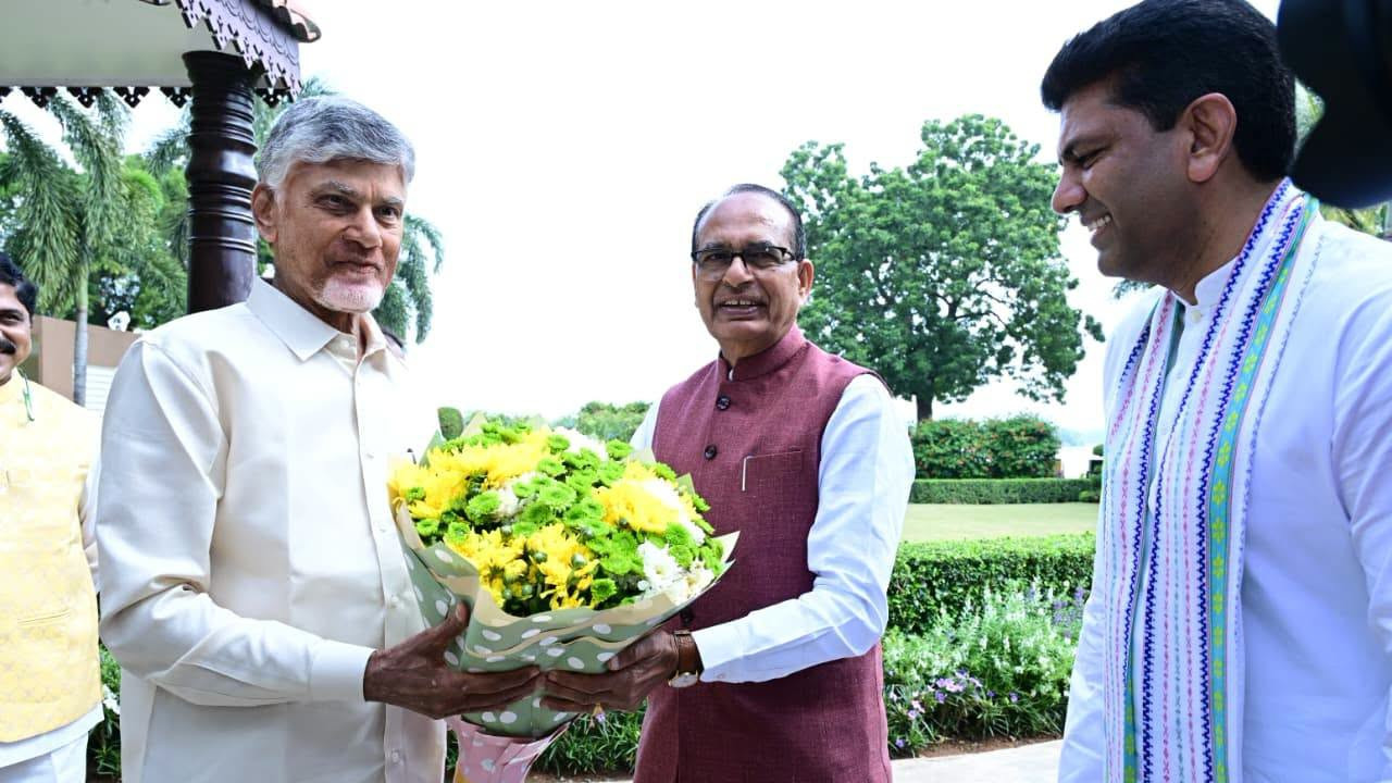 Chandrababu Naidu and Shivraj Singh Chouhan lay foundation for 3 lakh houses in Andhra Pradesh