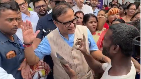 Man asks CM for iPhone Himanta Biswa Sarma witty response goes viral