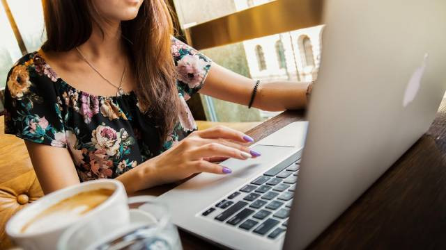 Working mothers prioritize family time over high salaries and career growth